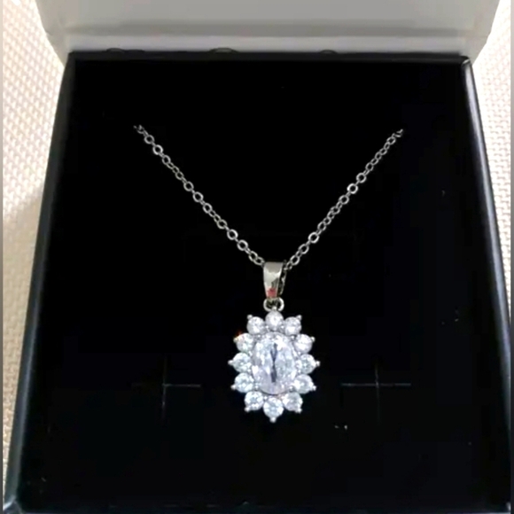 Cate and Chloe Sage 18k White Gold Plated Pendant Necklace - Picture 4 of 5